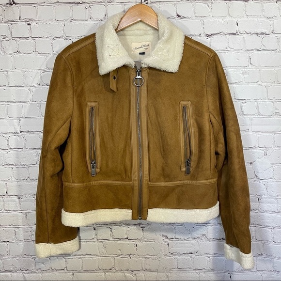 Universal Thread Faux Leather with Sherpa Trim size Medium - Picture 7 of 10